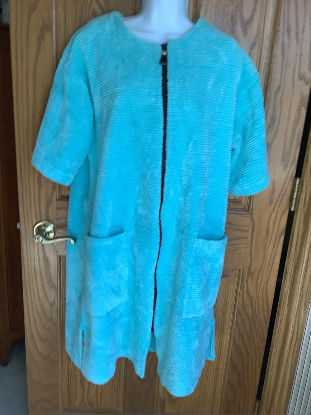 Stan Herman chenille zippered short robe.  M?
